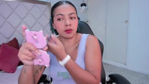 Snapshot of momo_ayasse chatting on 12.02.25 Momo online show from 12.02.25