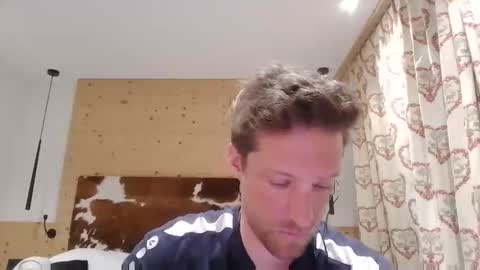 Snapshot of moms_little_monster chatting on 11.17.25 moms_little_monster online show from 11.17.25