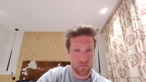 Snapshot of moms_little_monster chatting on 11.19.25 moms_little_monster online show from 11.19.25