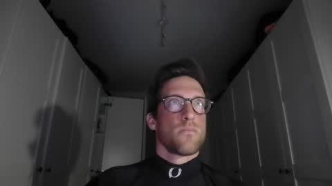 Snapshot of moms_little_monster chatting on 11.30.25 moms_little_monster online show from 11.30.25