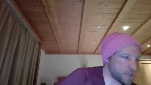 Snapshot of moms_little_monster chatting on 03.17.26 moms_little_monster online show from 03.17.26