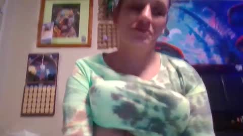 Snapshot of momx4 chatting on 04.05.26 momx4 online show from 04.05.26