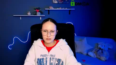 Mona  online show from 03.05.25