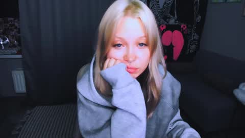 Snapshot of monalauu chatting on 04.28.26 online show from 04.28.26