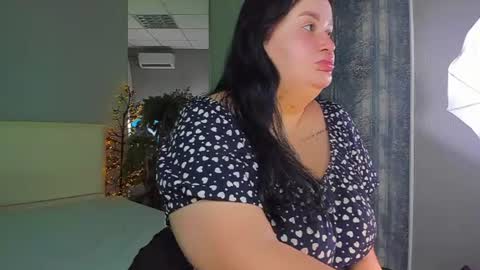 Snapshot of monasteel chatting on 06.25.26 Monica online show from 06.25.26