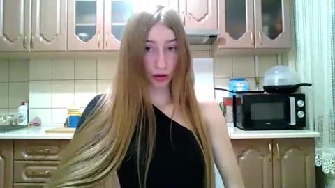 Snapshot of monica_tamayo chatting on 03.06.26 Monica online show from 03.06.26