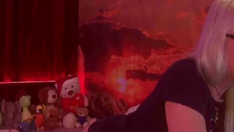 Snapshot of monicutex chatting on 03.08.25 Monika online show from 03.08.25