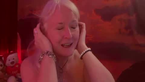 Snapshot of monicutex chatting on 03.08.25 Monika online show from 03.08.25