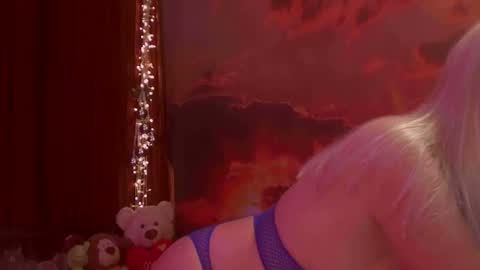 Snapshot of monicutex chatting on 12.14.25 Monika online show from 12.14.25