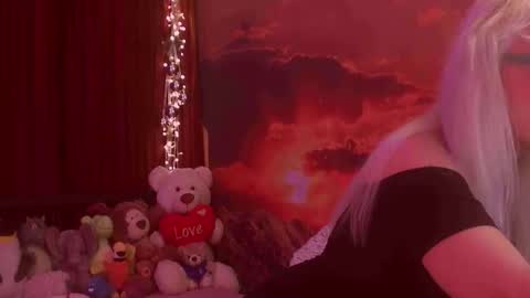 Snapshot of monicutex chatting on 12.15.25 Monika online show from 12.15.25