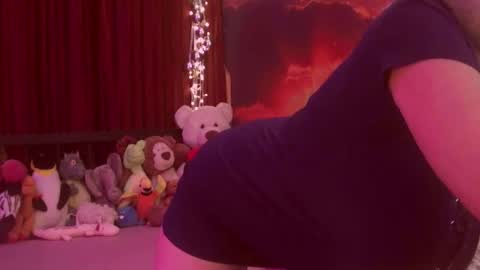 Snapshot of monicutex chatting on 12.22.25 Monika online show from 12.22.25