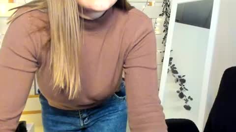 Snapshot of monika_youu chatting on 11.25.25 Monika online show from 11.25.25