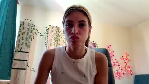Snapshot of monikaanis chatting on 07.29.26 Rossy online show from 07.29.26