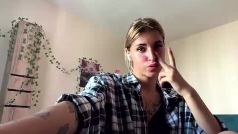 Snapshot of monikaanis chatting on 08.01.26 Rossy online show from 08.01.26