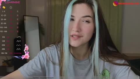 Snapshot of monikavenom chatting on 02.02.25 Monika online show from 02.02.25