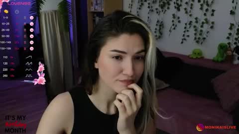 Snapshot of monikavenom chatting on 09.09.25 Monika online show from 09.09.25