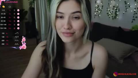 Snapshot of monikavenom chatting on 09.28.25 Monika online show from 09.28.25