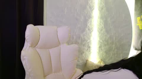 Snapshot of monique_a chatting on 11.21.25 Ask me online show from 11.21.25