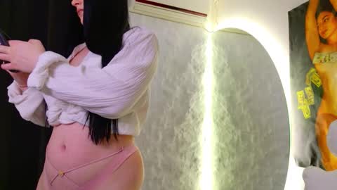 Snapshot of monique_a chatting on 11.24.25 Ask me online show from 11.24.25