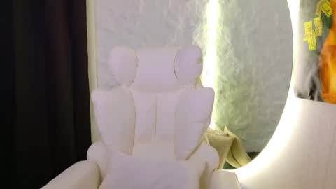 Snapshot of monique_a chatting on 11.25.25 Ask me online show from 11.25.25