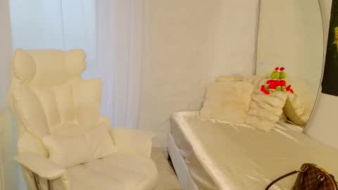 Snapshot of monique_a chatting on 01.05.26 Ask me online show from 01.05.26