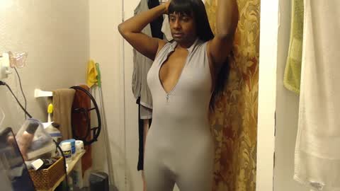 Monique Miles online show from 02.08.25