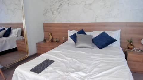 Monique  online show from 02.04.25