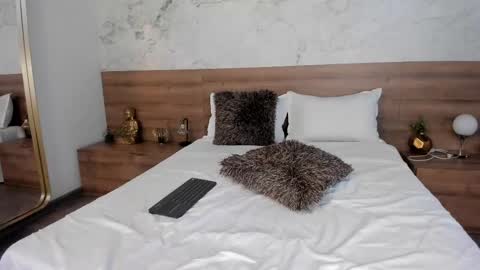 Monique  online show from 02.10.25