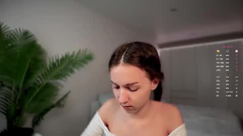 Snapshot of monnymoonn chatting on 10.15.25 Mary online show from 10.15.25