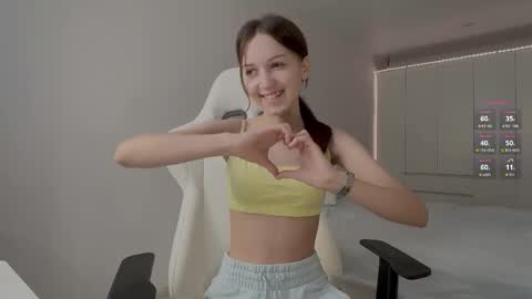 Snapshot of monnymoonn chatting on 10.23.25 Mary online show from 10.23.25