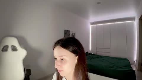 Snapshot of monnymoonn chatting on 10.30.25 Mary online show from 10.30.25