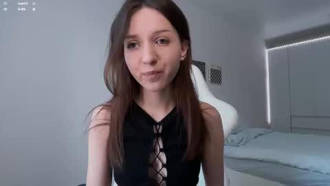 Snapshot of monnymoonn chatting on 11.07.25 Mary online show from 11.07.25