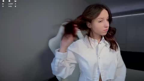 Snapshot of monnymoonn chatting on 11.13.25 Mary online show from 11.13.25