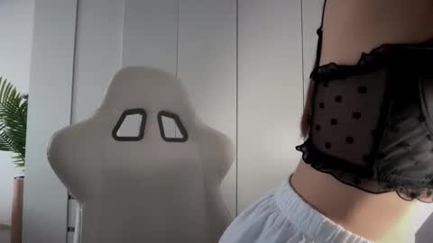 Snapshot of monnymoonn chatting on 03.09.26 Mary online show from 03.09.26