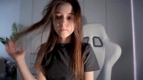 Snapshot of monnymoonn chatting on 03.15.26 Mary online show from 03.15.26