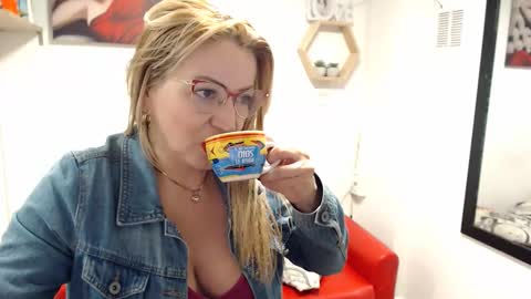 monserrat_diva online show from 02.05.26