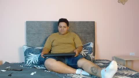 Snapshot of monserratthomson chatting on 03.28.26 monserratthomson online show from 03.28.26