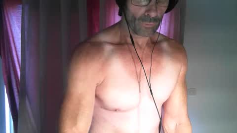 Snapshot of monsterdildos chatting on 06.11.26 monsterdildos online show from 06.11.26
