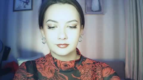 Snapshot of moodiemira chatting on 09.25.25 moodiemira online show from 09.25.25