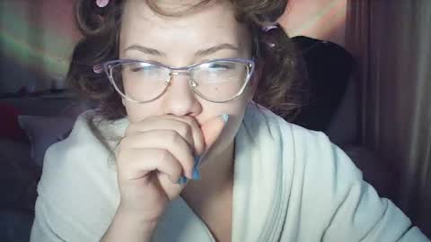 Snapshot of moodiemira chatting on 03.28.26 moodiemira online show from 03.28.26