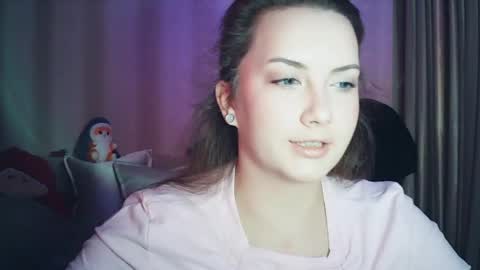 Snapshot of moodiemira chatting on 04.15.26 moodiemira online show from 04.15.26