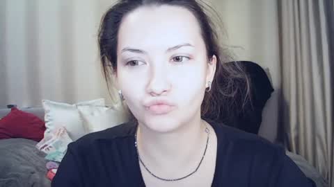 Snapshot of moodiemira chatting on 04.21.26 moodiemira online show from 04.21.26