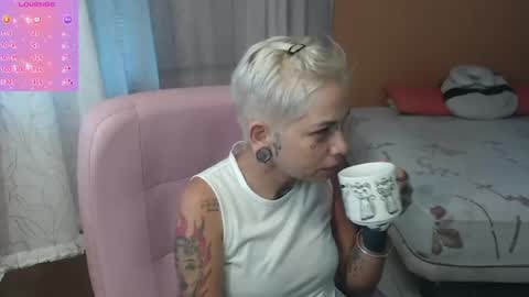 Snapshot of moon_cat85 chatting on 06.13.26 Luna online show from 06.13.26