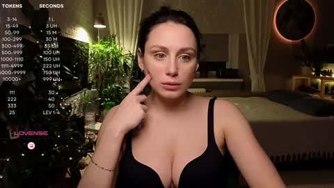 Snapshot of moon_deity chatting on 01.10.25 Luna online show from 01.10.25