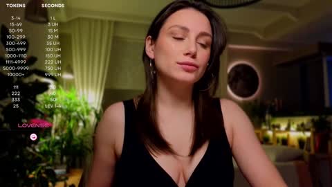 Snapshot of moon_deity chatting on 01.31.25 Luna online show from 01.31.25