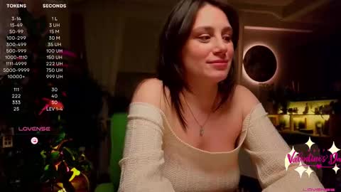 Snapshot of moon_deity chatting on 02.14.25 Luna online show from 02.14.25