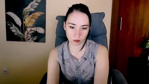 Snapshot of moon_foxy_ chatting on 01.12.25 Diana online show from 01.12.25