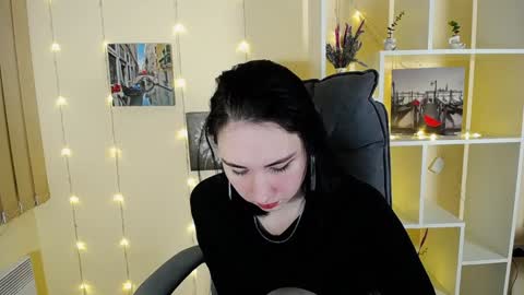 Snapshot of moon_foxy_ chatting on 01.29.25 Diana online show from 01.29.25