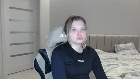 Snapshot of moon_lili chatting on 03.21.26 moon_lili online show from 03.21.26