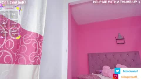 Snapshot of moon_roxee chatting on 03.10.26 moon_roxee online show from 03.10.26